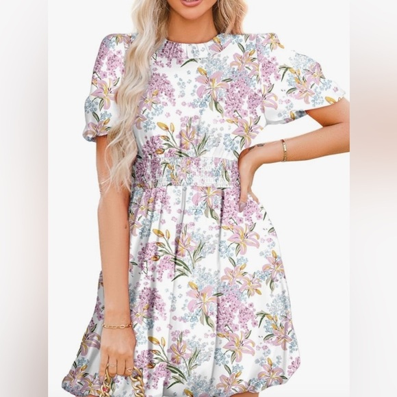 Woman’s beautiful floral scrappy back dress - Picture 3 of 3